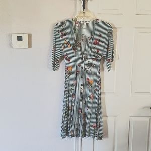 Forever 21 green and white low-cut floral dress